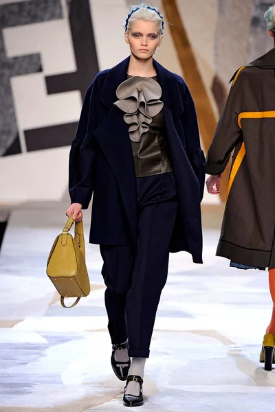 Look 3